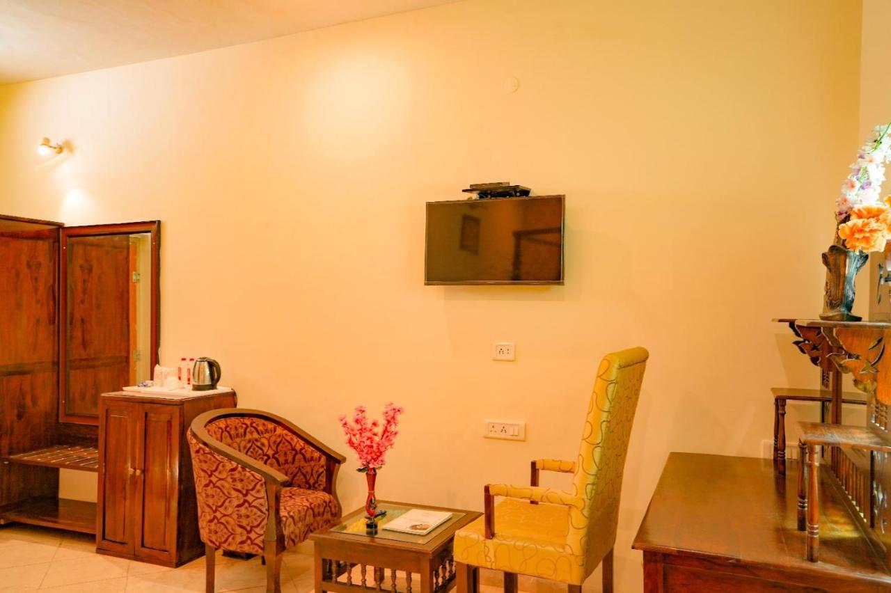 Royal Ocean Resort Jaipur Buitenkant foto