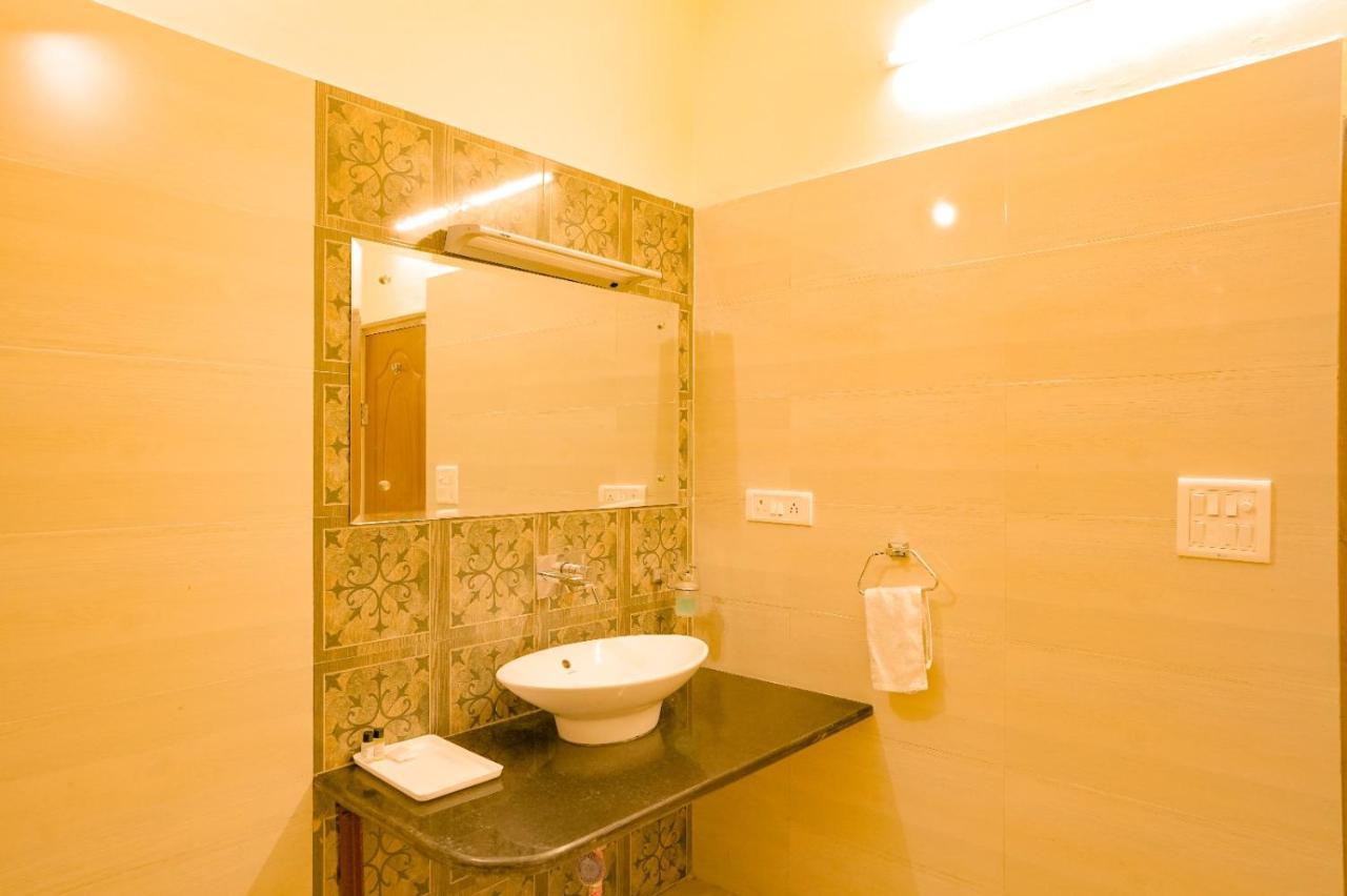 Royal Ocean Resort Jaipur Buitenkant foto