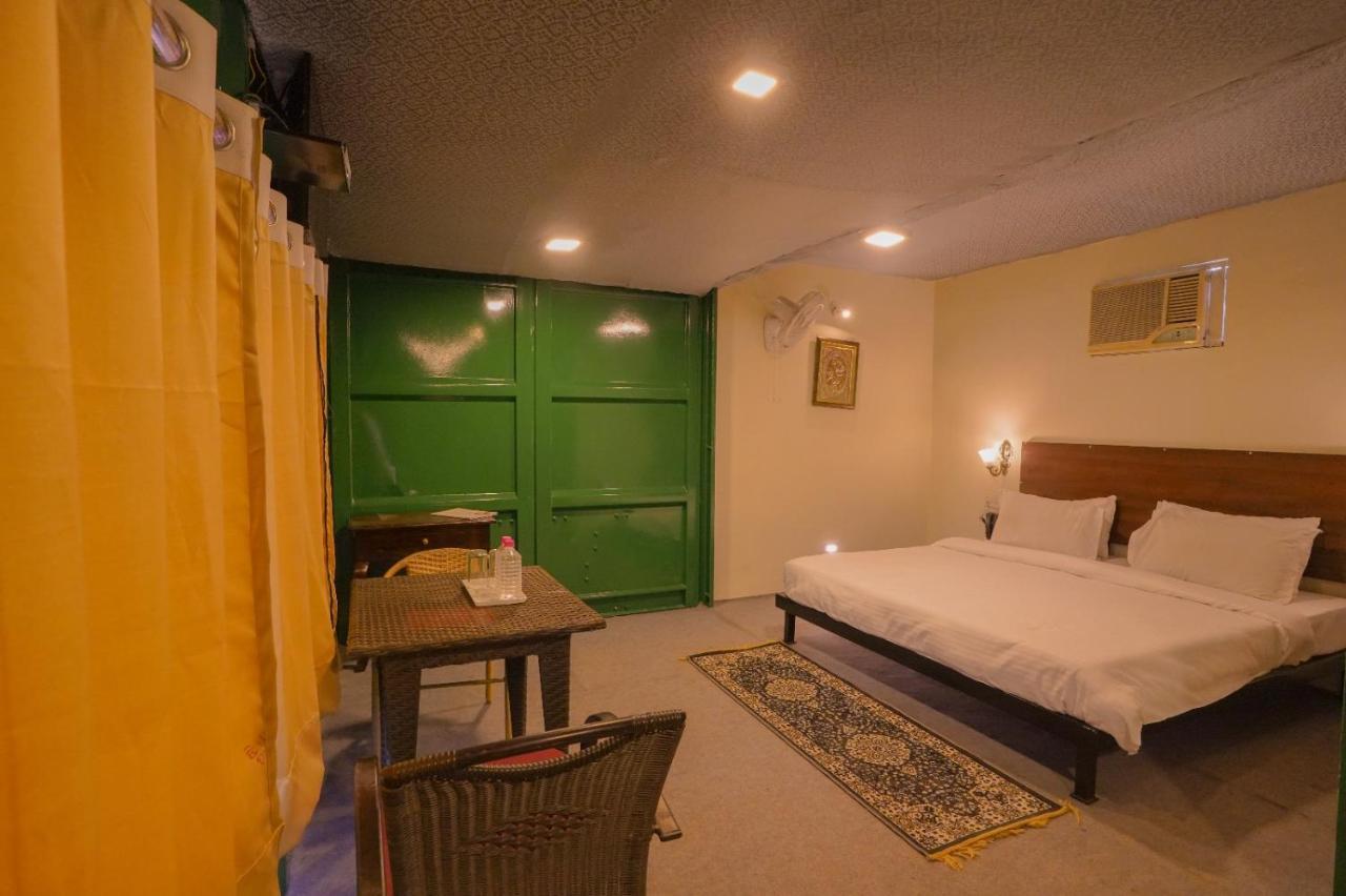 Royal Ocean Resort Jaipur Buitenkant foto
