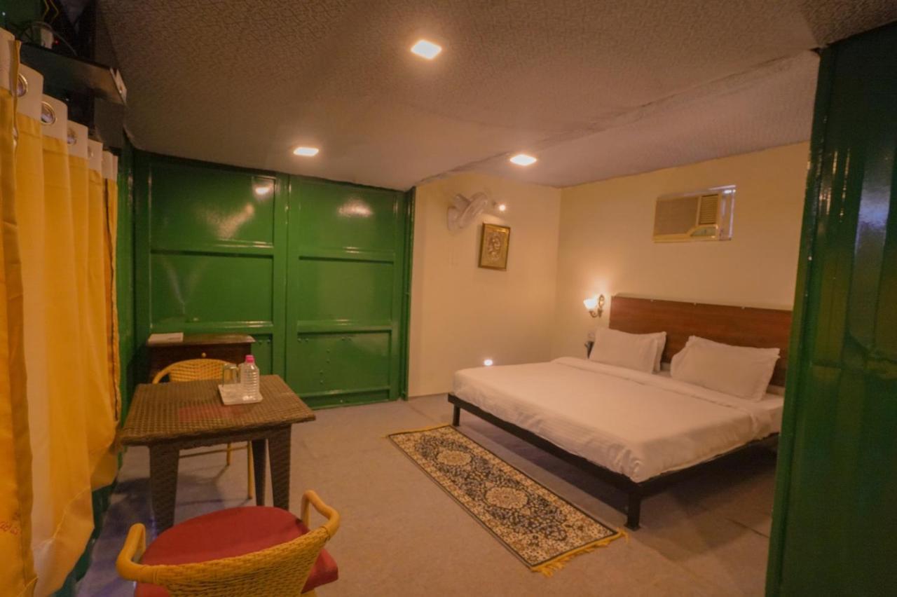 Royal Ocean Resort Jaipur Buitenkant foto
