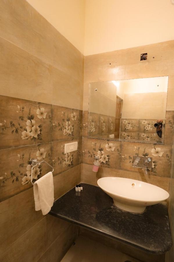 Royal Ocean Resort Jaipur Buitenkant foto
